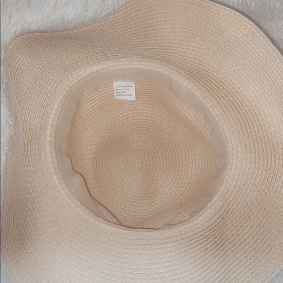 Beach hat - Picture 3 of 3